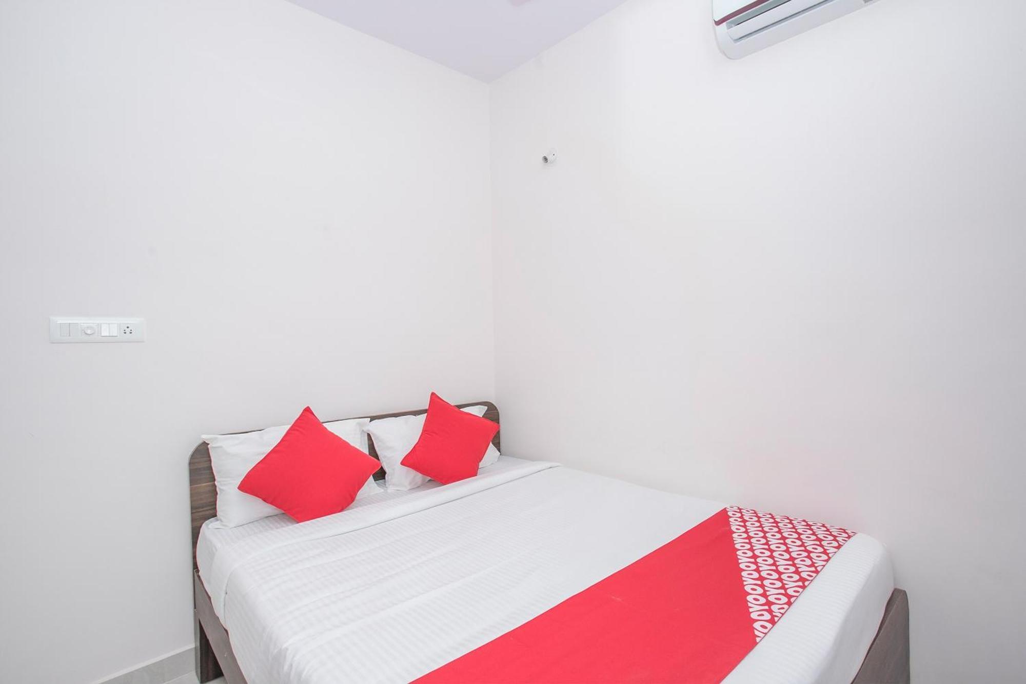 Oyo 13120 Ambrosia Hotel Бангалор Екстериор снимка